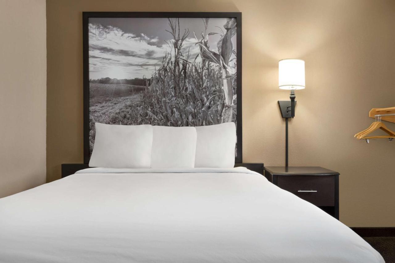 Super 8 By Wyndham Lincoln North Ξενοδοχείο Εξωτερικό φωτογραφία